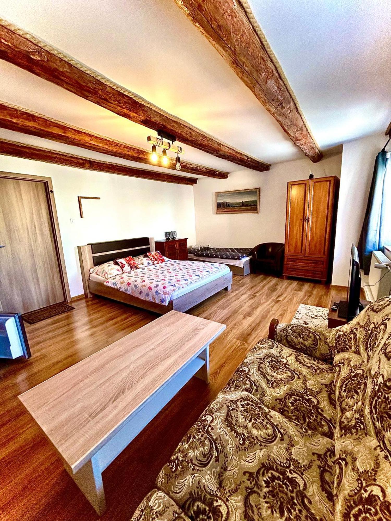 Apartman Velicka Vinaren Poprad Exterior foto